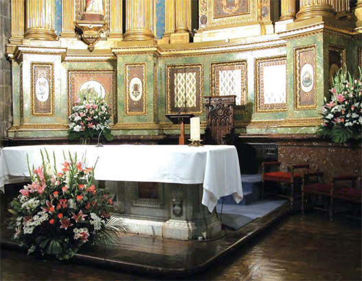 Decoracin floral para boda en la Baslica de Begoa en Bilbao