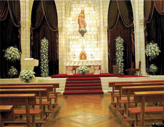 Decoracin floral para boda en la Iglesia de La Universidad de Deusto